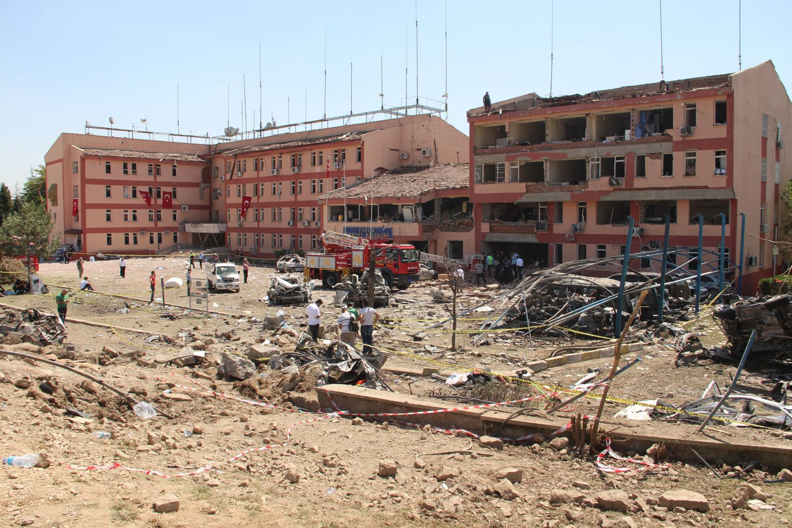 Elazığ'da bombalı saldırı: 3 şehit, 170 yaralı